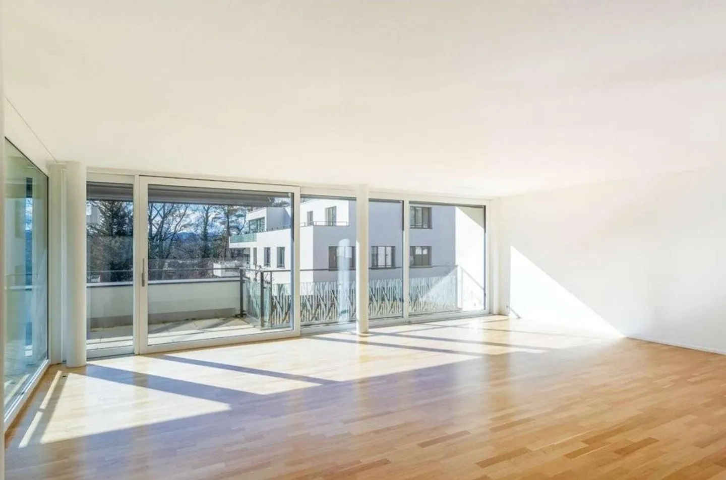 Modern apartment with free parking space - limited until 31.03.2027 - Photo 3 of 10