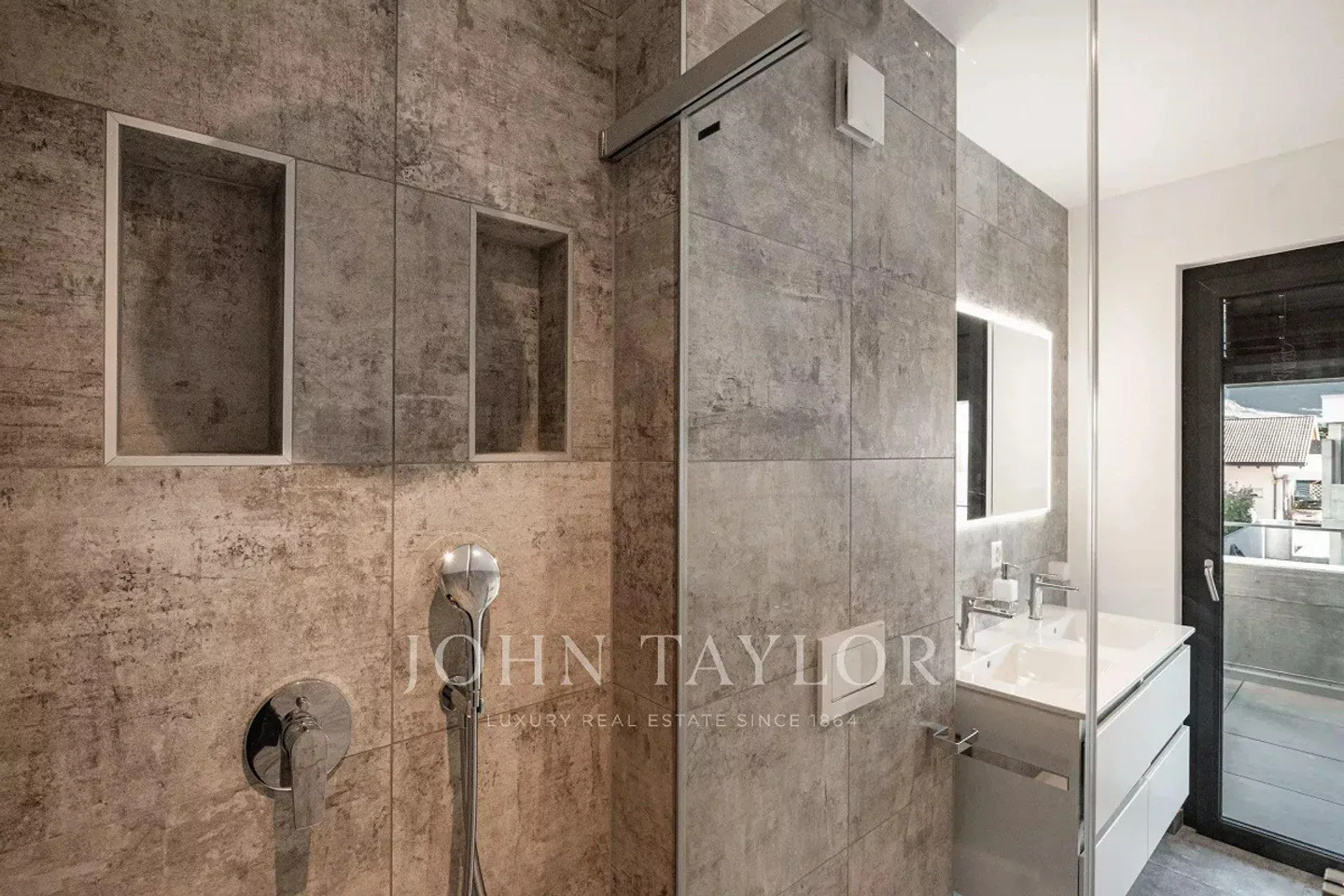 Villa di Lusso con Finiture Personalizzate - Foto 7 di 9