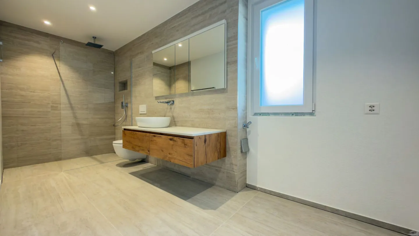 Kernsaniertes MFH mit Baulandreserve an steuergünstigen Gemeinde - Photo 16 sur 22