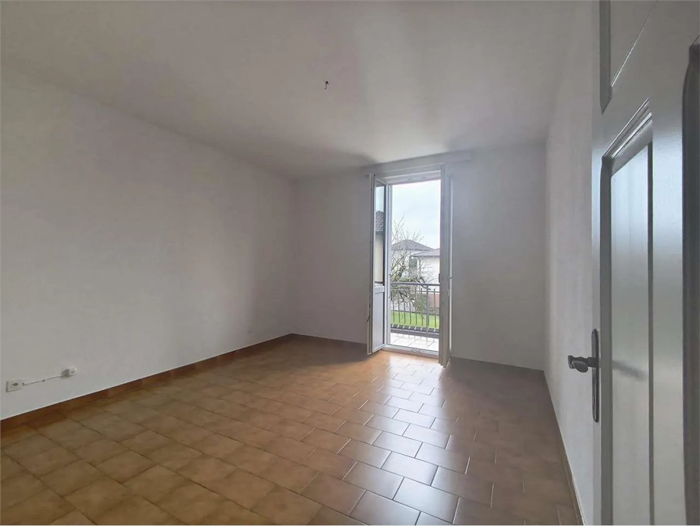 Coldrerio - Geräumige 4.5 (5) Zimmer zwischen Grün und Park - Küche und Ba - Foto 6 von 11