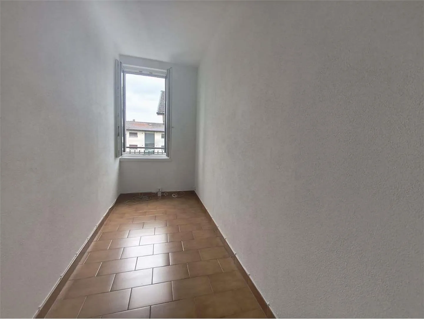 Coldrerio - Geräumige 4.5 (5) Zimmer zwischen Grün und Park - Küche und Ba - Foto 8 von 11