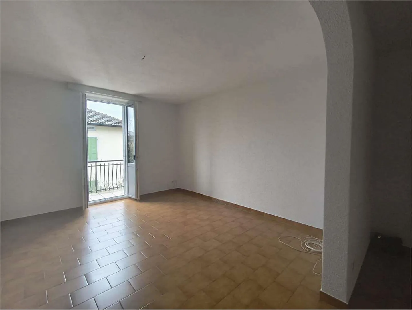 Coldrerio - Geräumige 4.5 (5) Zimmer zwischen Grün und Park - Küche und Ba - Foto 3 von 11