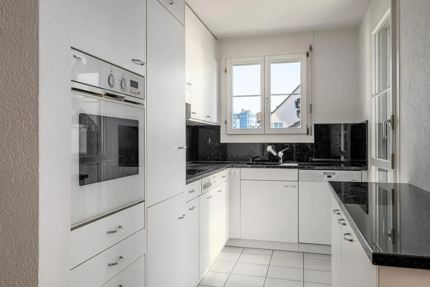 Appartement raffiné dans un emplacement central - Photo 4 sur 7