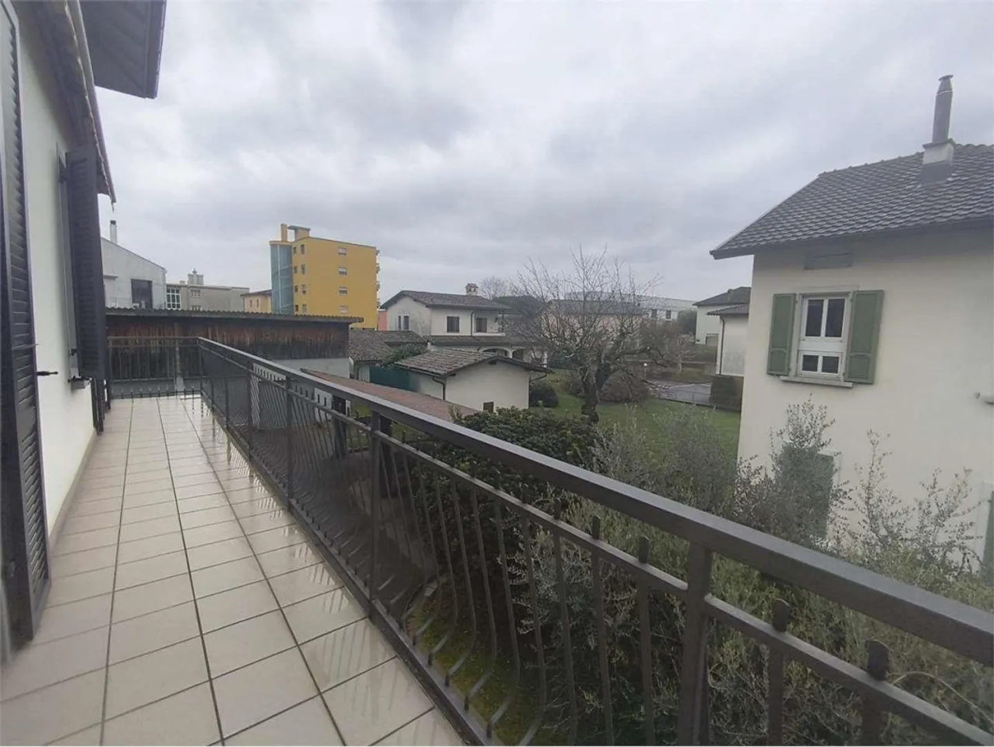 Coldrerio - Geräumige 4.5 (5) Zimmer zwischen Grün und Park - Küche und Ba - Foto 10 von 11