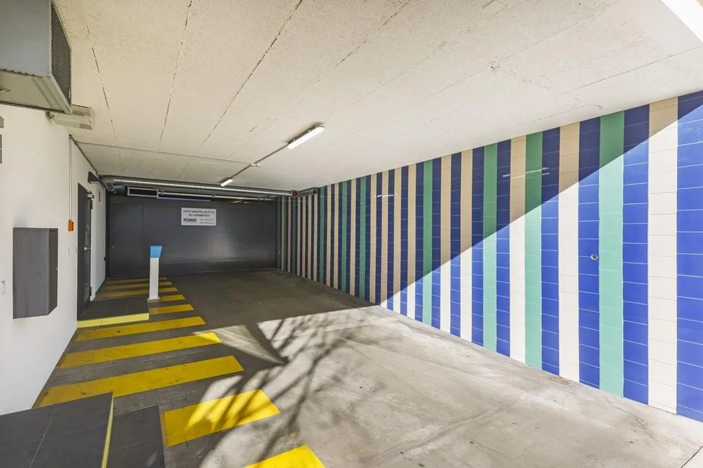 Place de parking dans un emplacement central à Binningen - Photo 2 sur 2