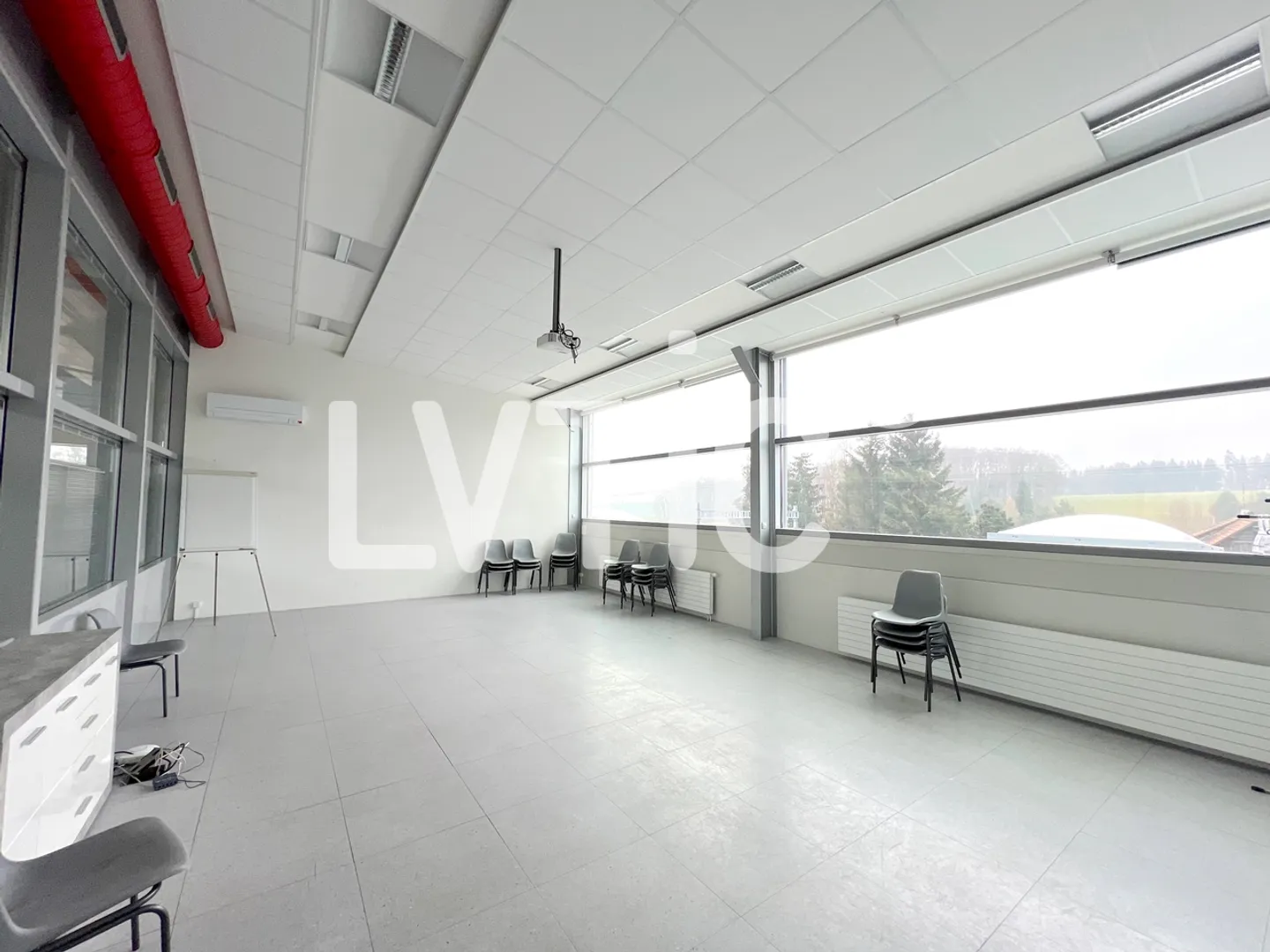 Halles, ateliers, dépôts, bureaux de 3800 m2 à louer à Avry-sur-Matran - Photo 9 sur 18