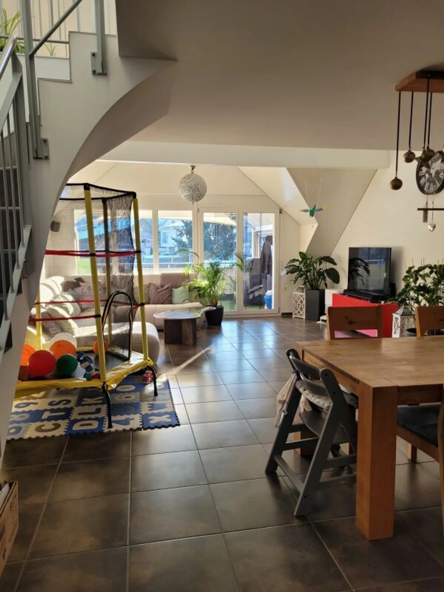 Grosszügige &amp; helle 5.5-Zimmer-Maisonettewohnung in Henau - Foto 2 von 13