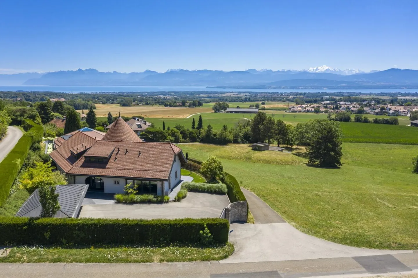 Magnificent prestigious property with wellness space in Givrins - Photo 7 of 7