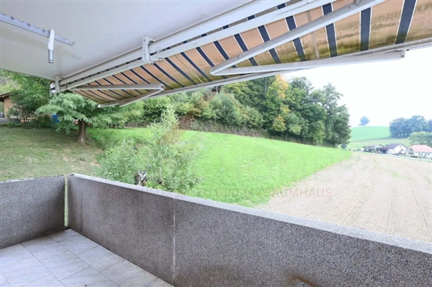 «Moderne 4.5-Zimmer-Wohnung im 2. Obergeschoss in Schmitten - hell, offen und hochwertig saniert» - Foto 6 von 17