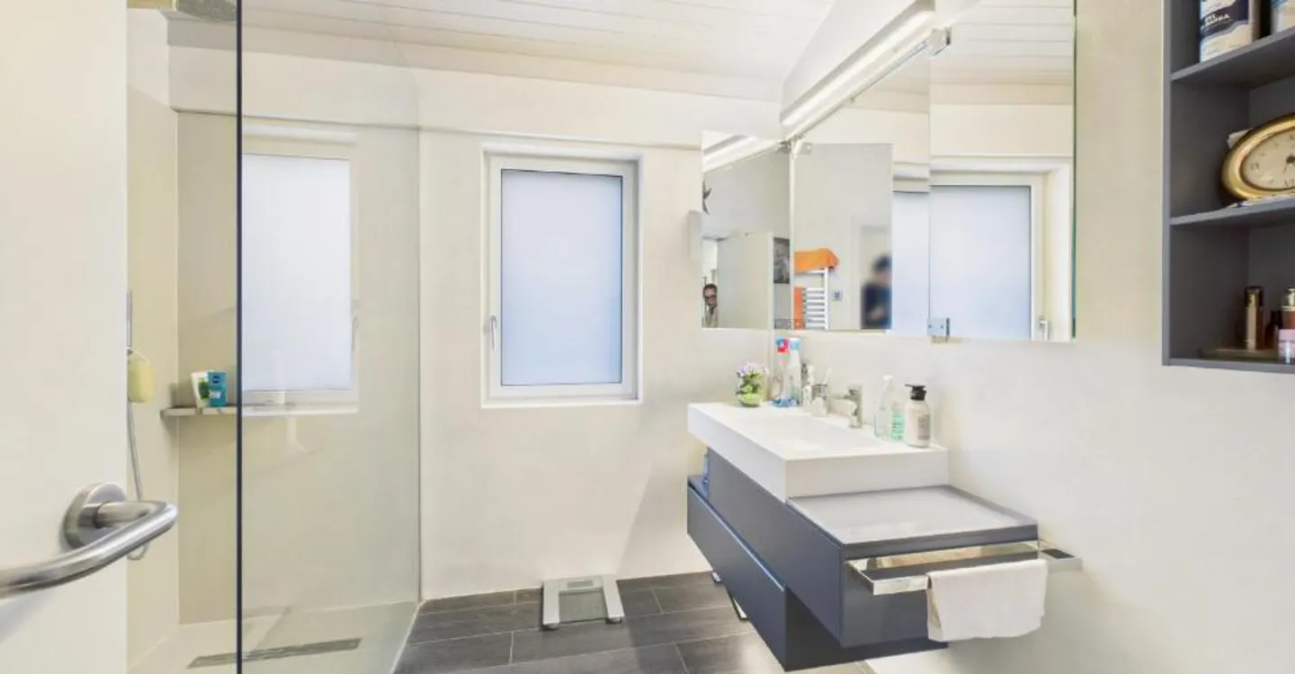 Bright individual villa of 5.5 rooms in Riva San Vitale, TI - Photo 9 of 11