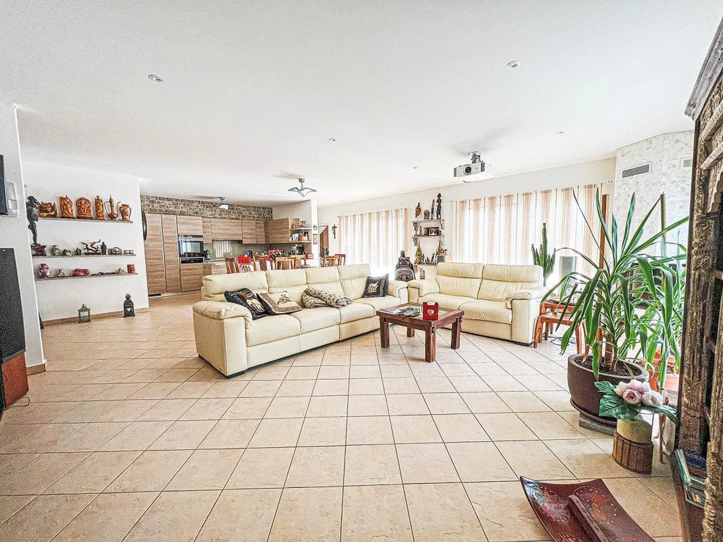 Splendida casa bifamiliare con giardino e parcheggi - Foto 6 di 23