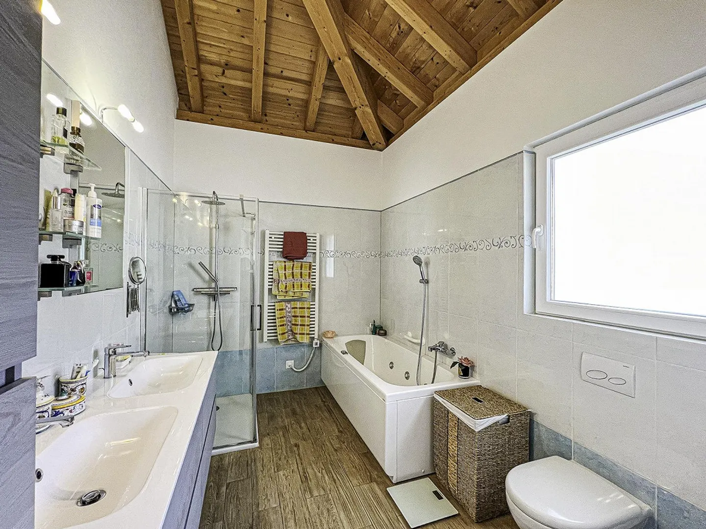 Splendida casa bifamiliare con giardino e parcheggi - Foto 12 di 23