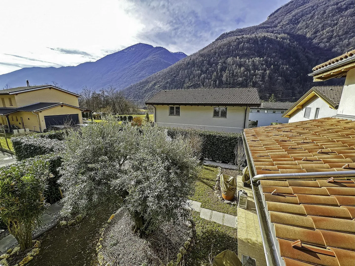 Splendida casa bifamiliare con giardino e parcheggi - Foto 14 di 23