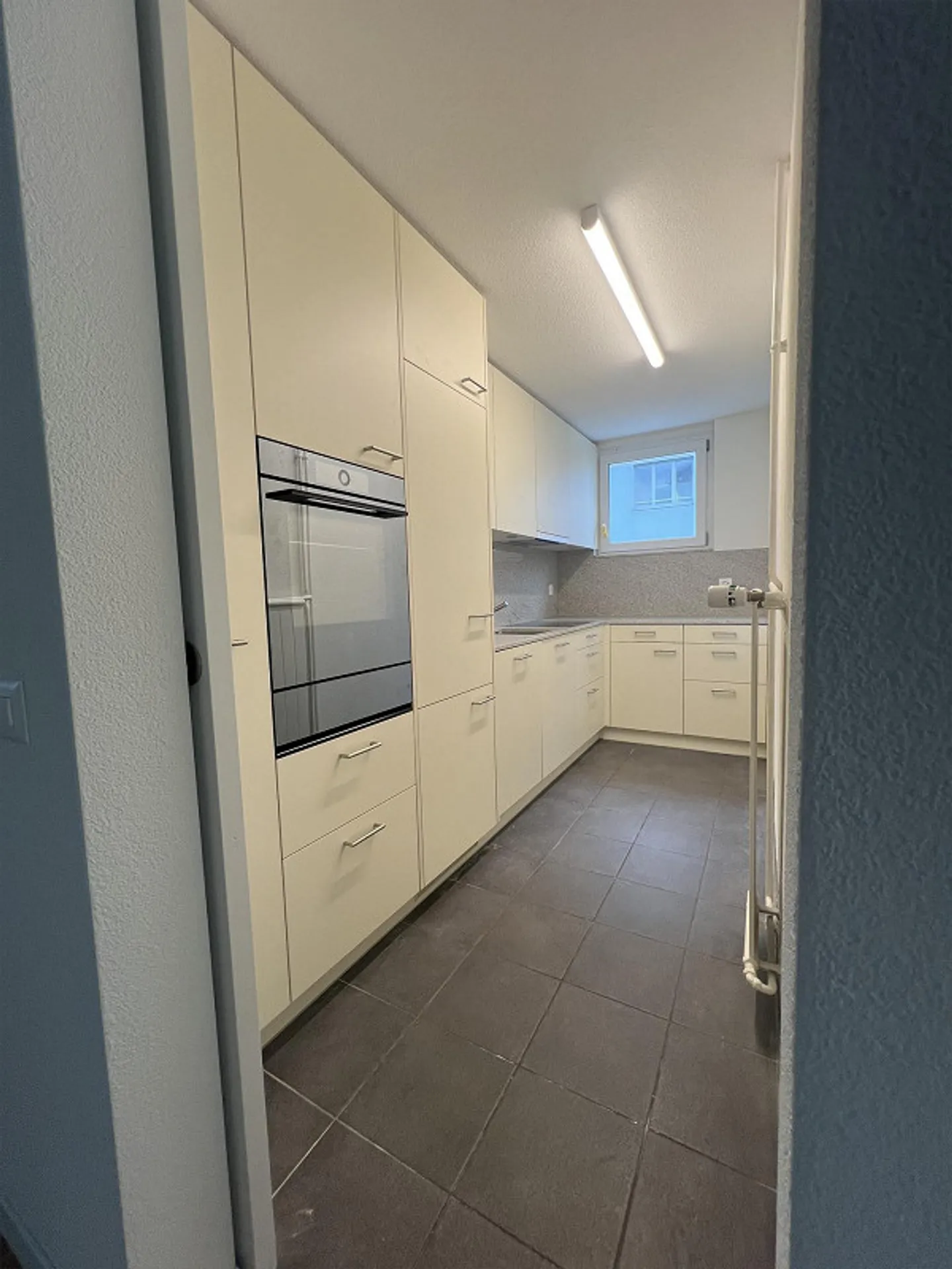 Freshly renovated 4.5-room apartment with lake view in Goldau - Photo 8 of 11