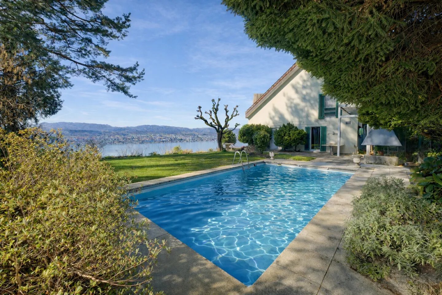 Erlenbach: Casa unifamiliare con vista mozzafiato sul lago di Zurigo - Foto 1 di 5