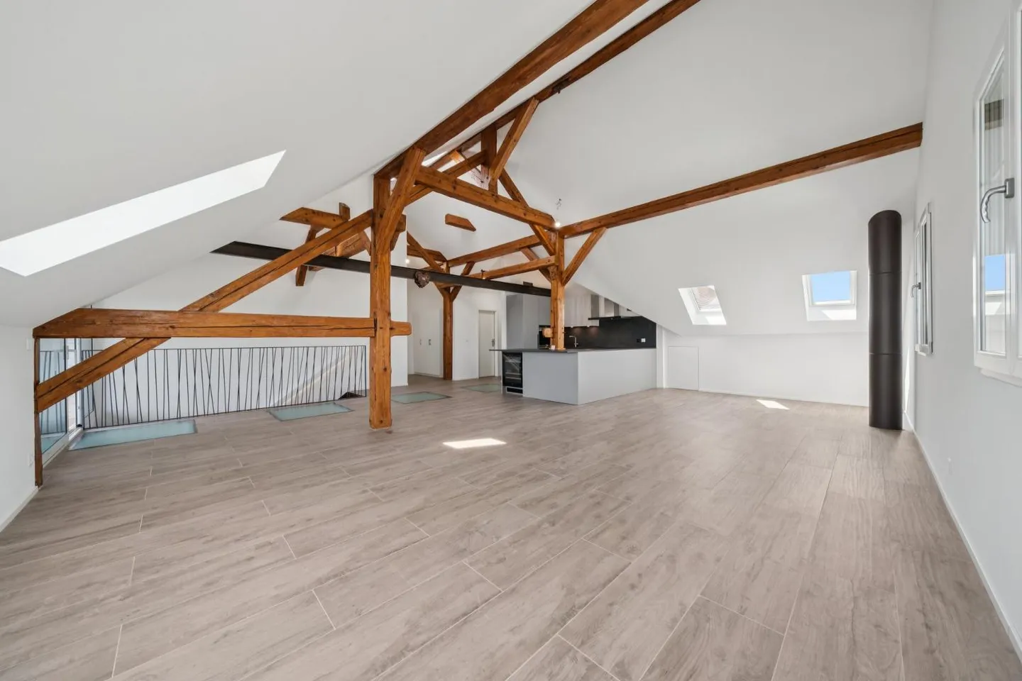 200 m2 apartment with balcony and two outdoor parking spaces - Photo 2 of 12