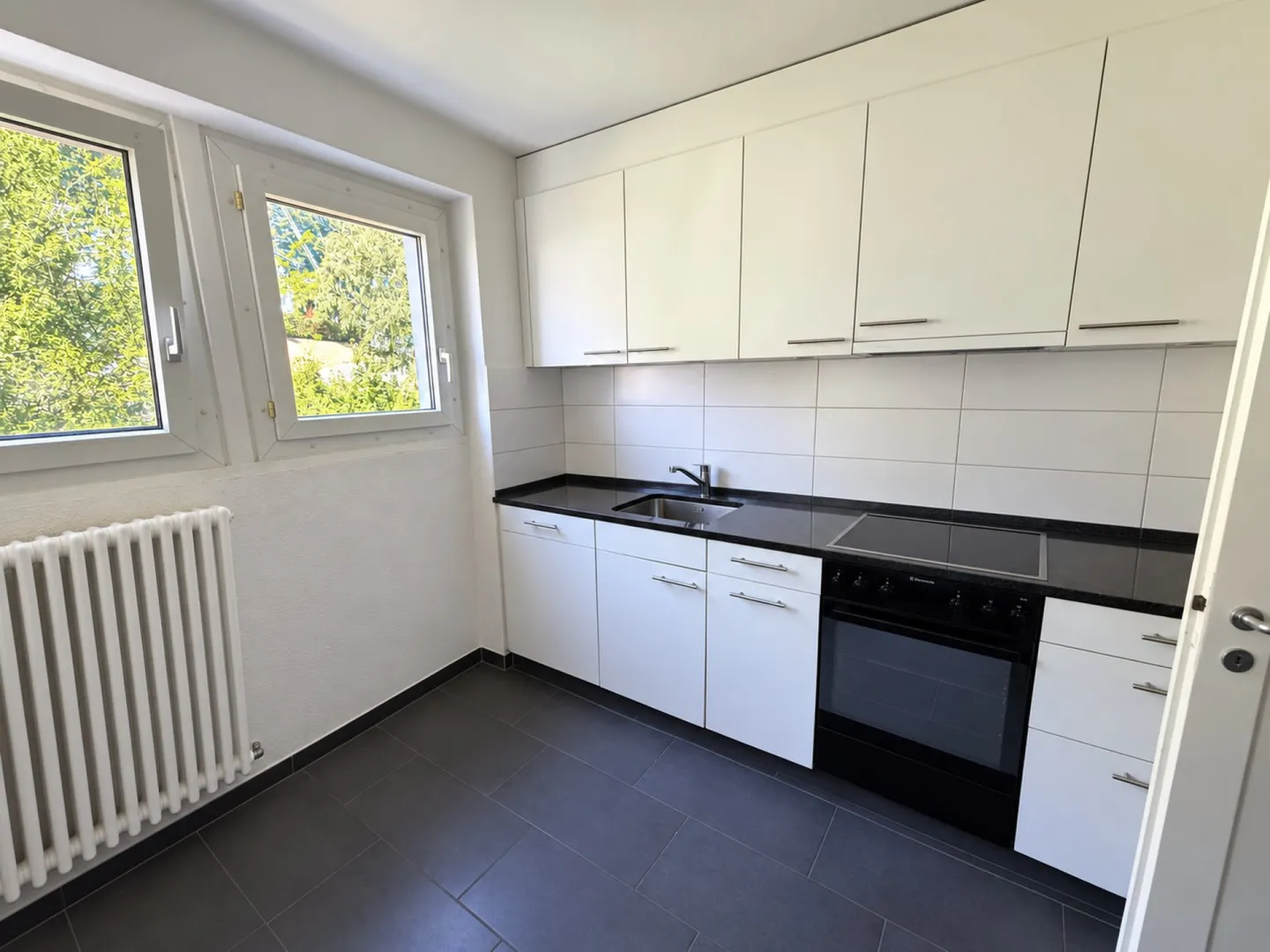 Tramelan, nice renovated 4-room apartment on the upper ground floor, located in a quiet area - Photo 1 of 3
