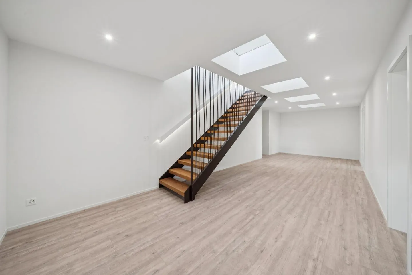 200 m2 apartment with balcony and two outdoor parking spaces - Photo 7 of 12