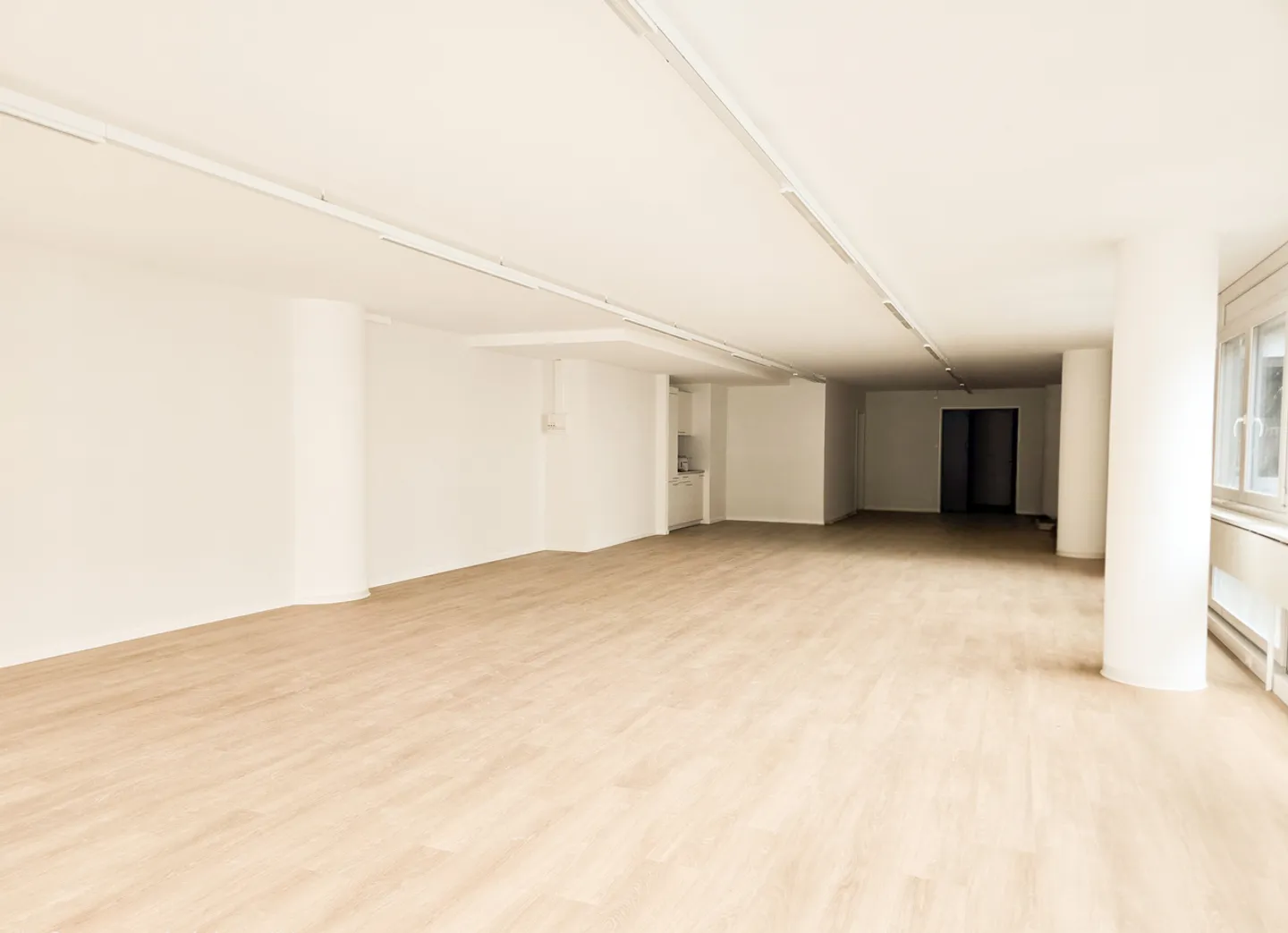 Office space for rent - Photo 6 of 11