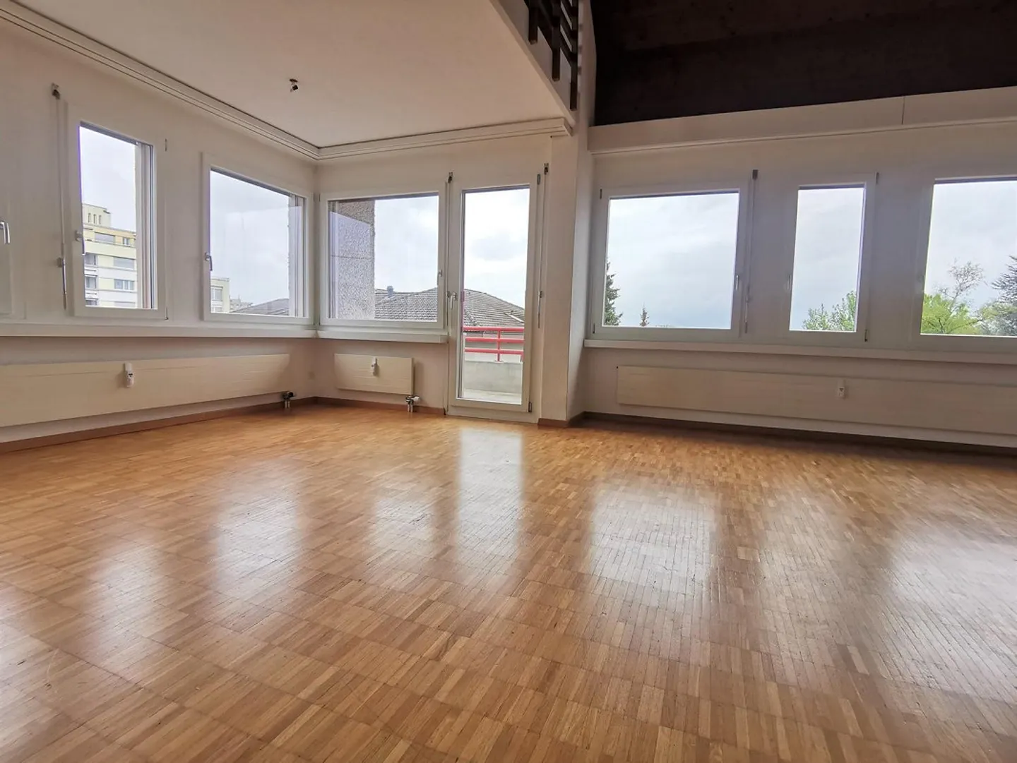 Central, affascinante e accogliente maisonette con camino - Foto 5 di 8