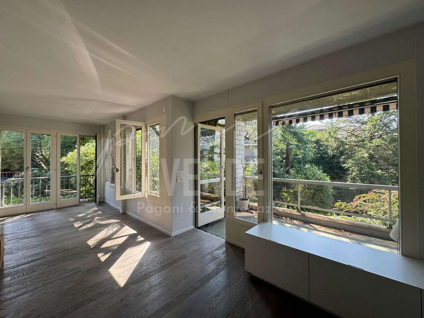 MASSAGNO | REACH NATURE, REACH THE CITY IN AN INSTANT - Photo 2 of 13