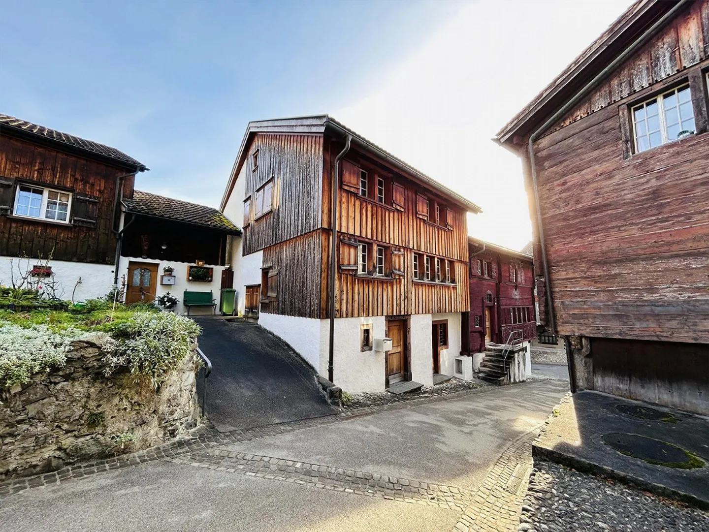 Stilvolles Wohnhaus im Städtli mit Garten und Atelier - Foto 1 von 25