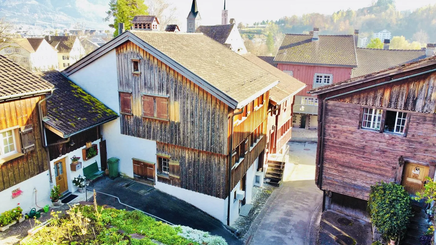 Stilvolles Wohnhaus im Städtli mit Garten und Atelier - Foto 4 von 25