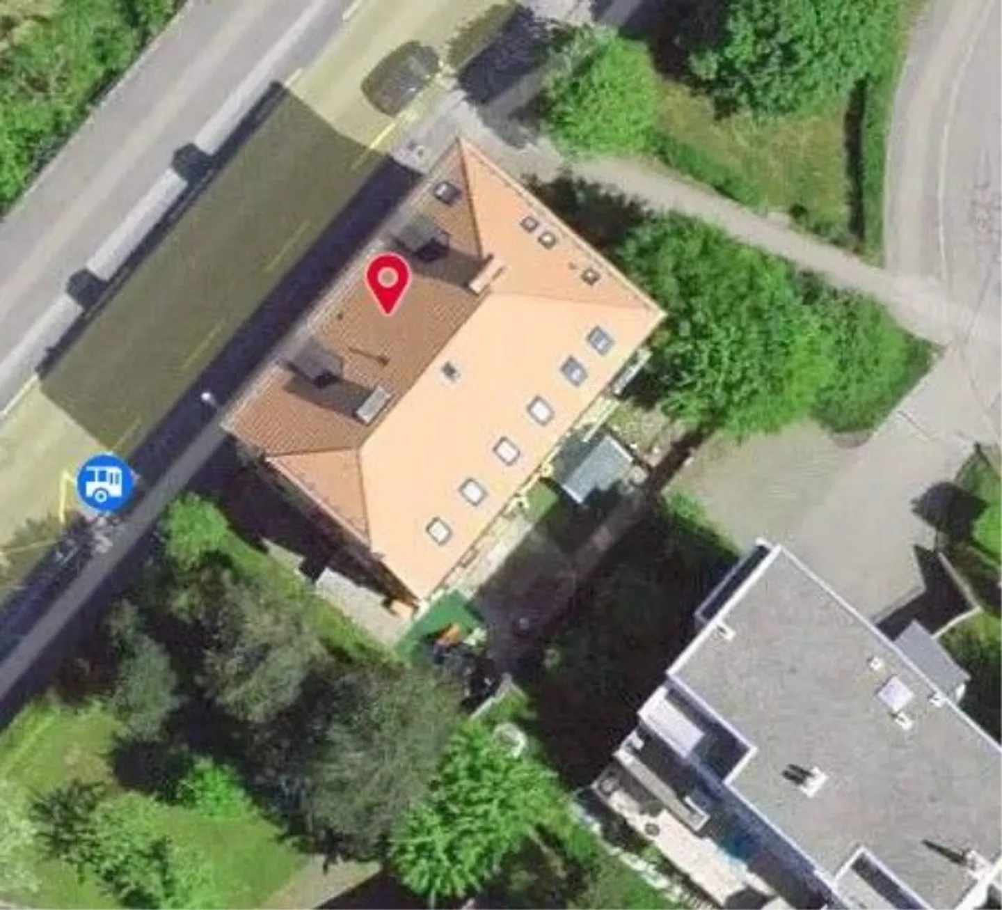 *Rental building with café-restaurant* - Photo 2 of 8