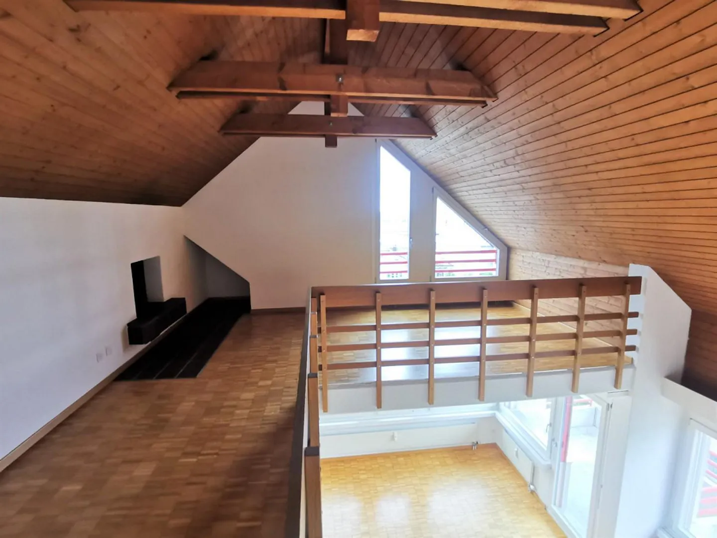 Central, affascinante e accogliente maisonette con camino - Foto 6 di 8