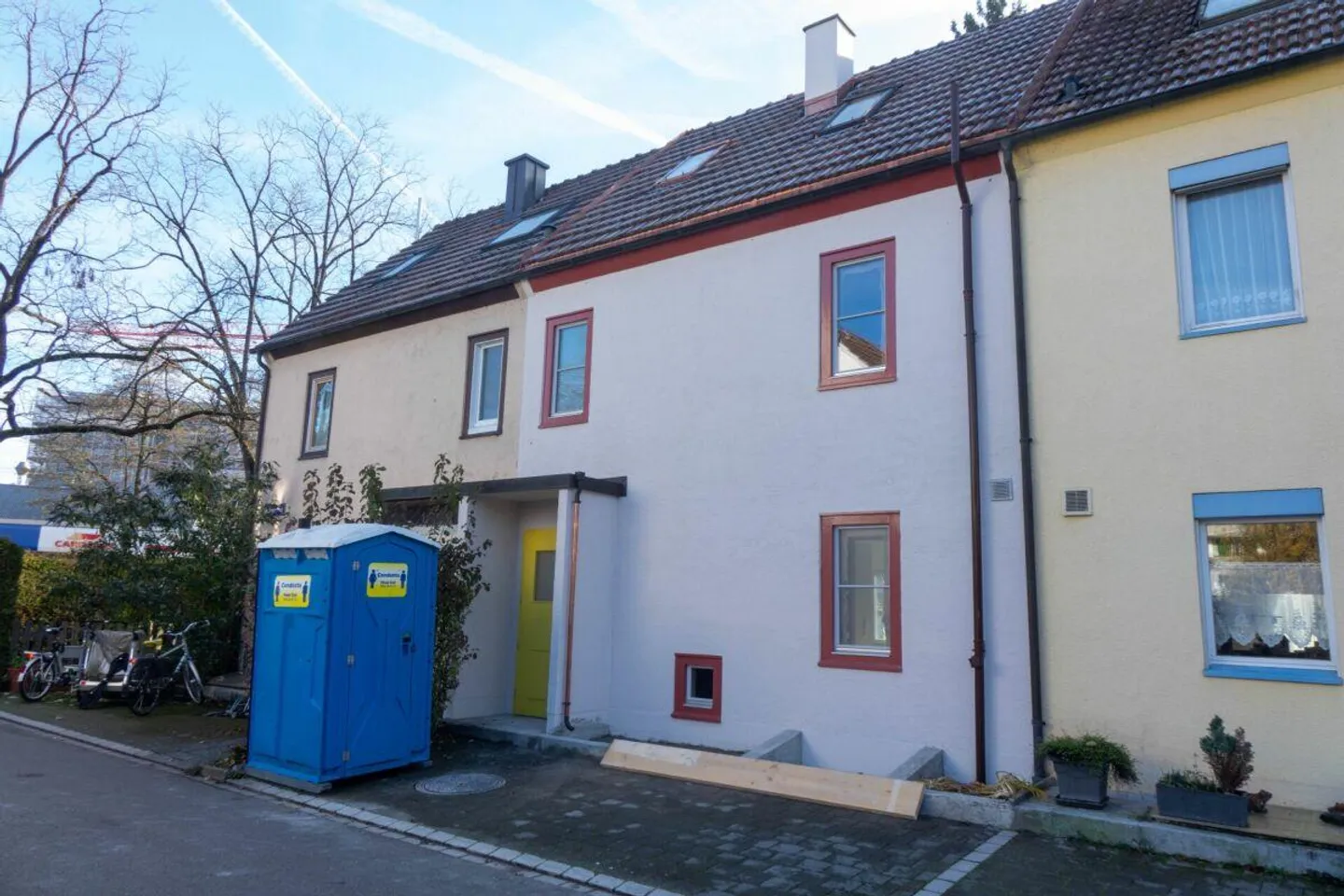 Row house with garden in a beautiful location for rent. - Photo 1 of 6