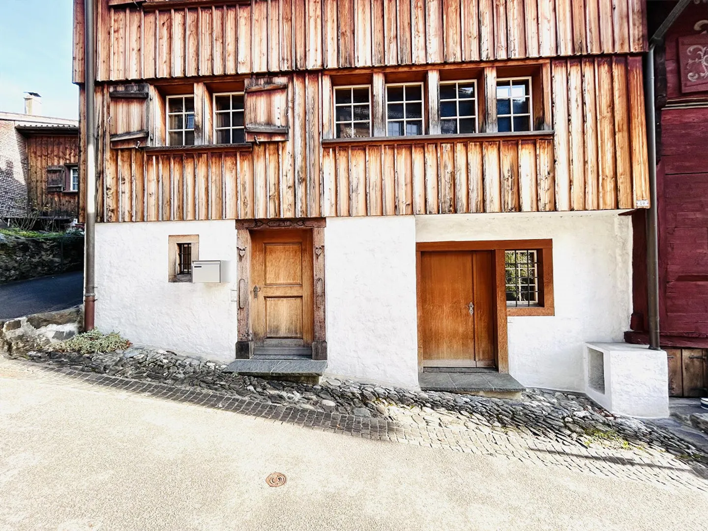 Stilvolles Wohnhaus im Städtli mit Garten und Atelier - Foto 2 von 25