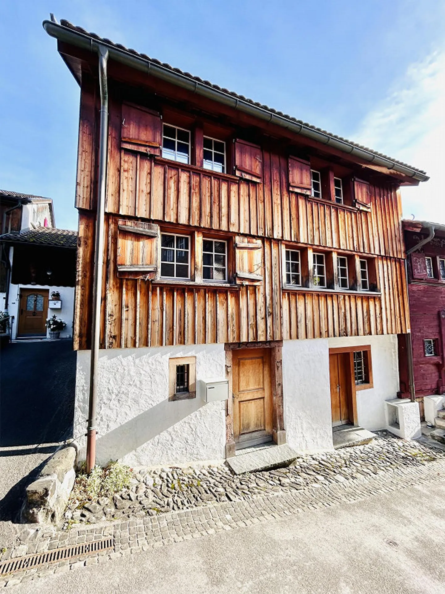 Stilvolles Wohnhaus im Städtli mit Garten und Atelier - Foto 3 von 25