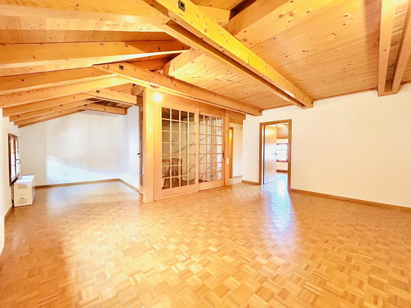 Stilvolles Wohnhaus im Städtli mit Garten und Atelier - Foto 8 von 25