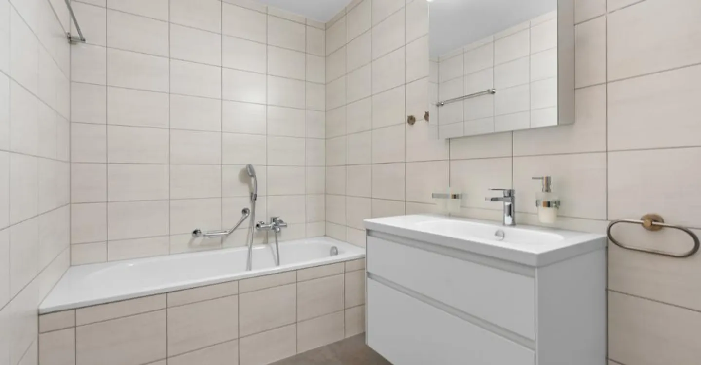 Sublime 4.5 Room Apartment with Large Balcony and Panoramic View - Photo 12 of 13