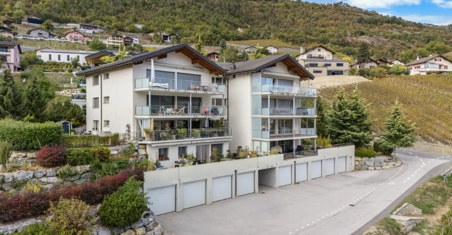 Sublime 4.5 Room Apartment with Large Balcony and Panoramic View - Photo 2 of 13