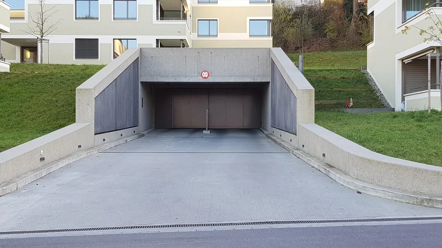 Posti auto con o senza stazione di ricarica - Foto 1 di 2