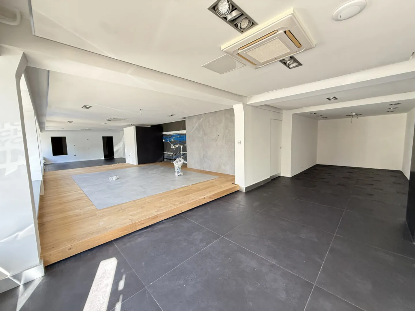 Surface commerciale d'env. 143m2 avec parking - Rte de Vevey 29, 1009 Pully - Photo 1 sur 8