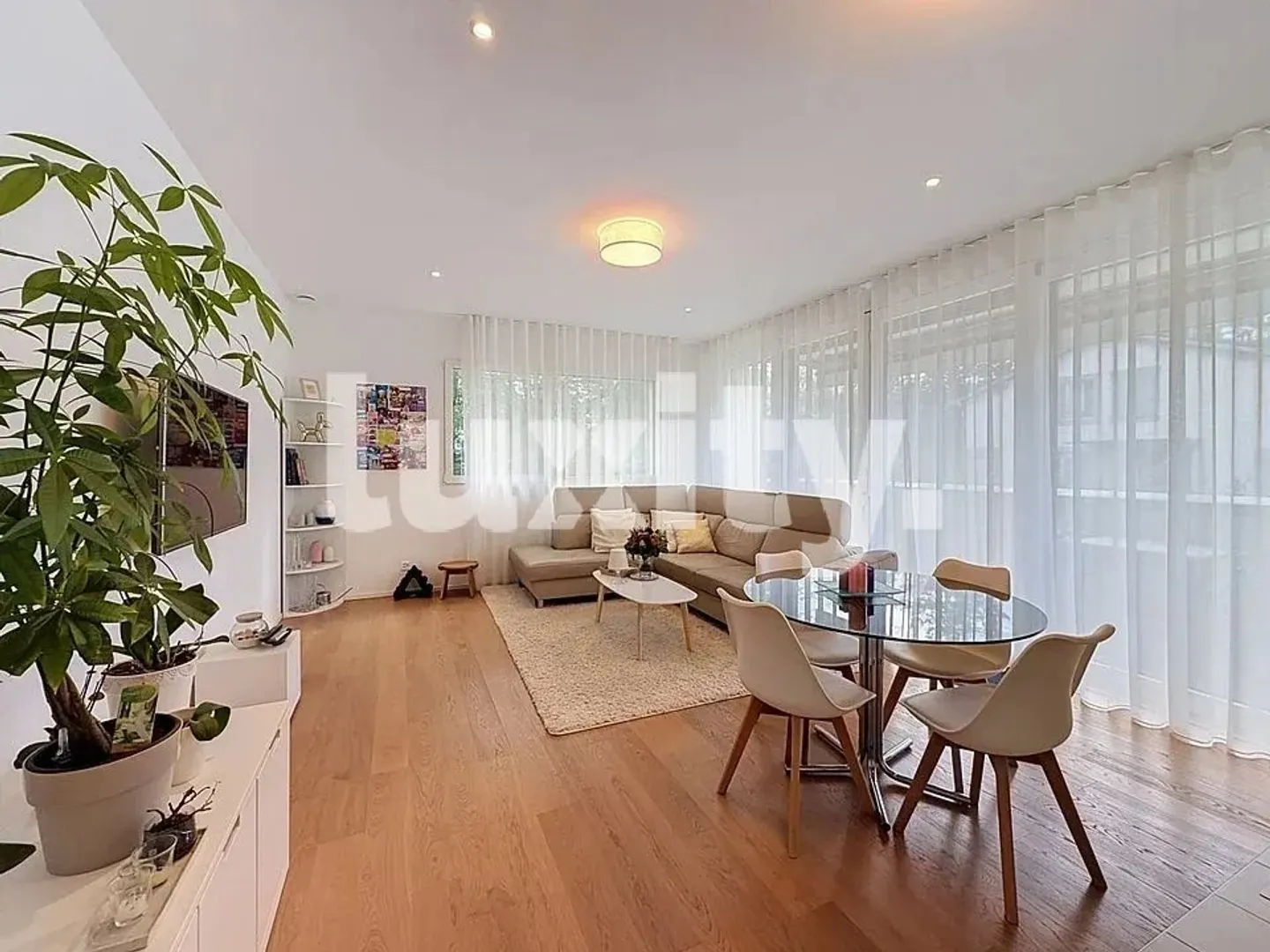 Modern Apartment Near Bachet Station - Photo 3 of 3