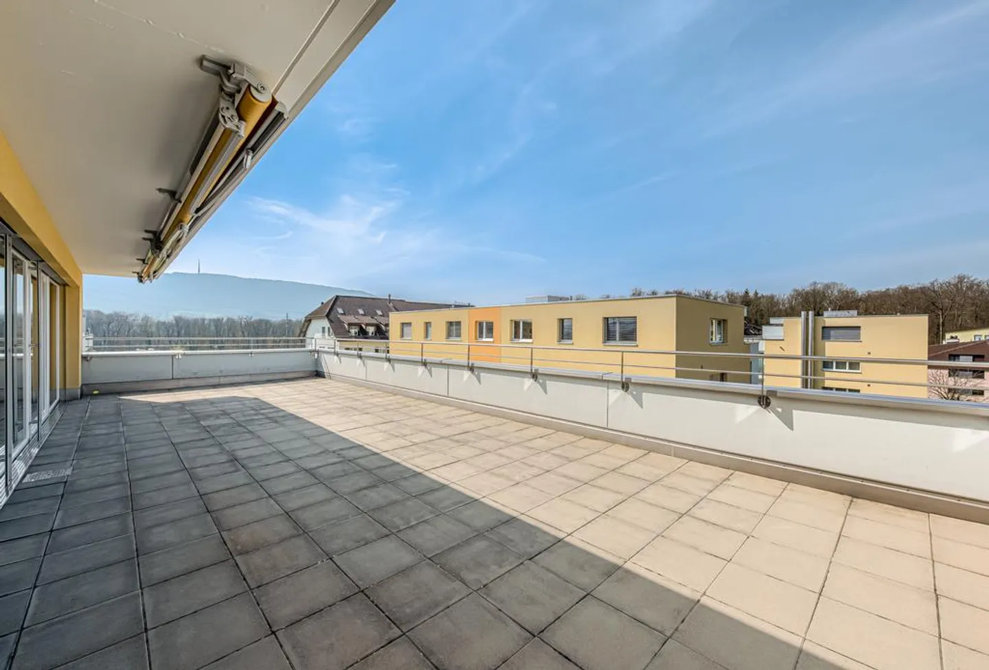 Helle Attikawohnung mit Terrasse - Foto 10 von 10