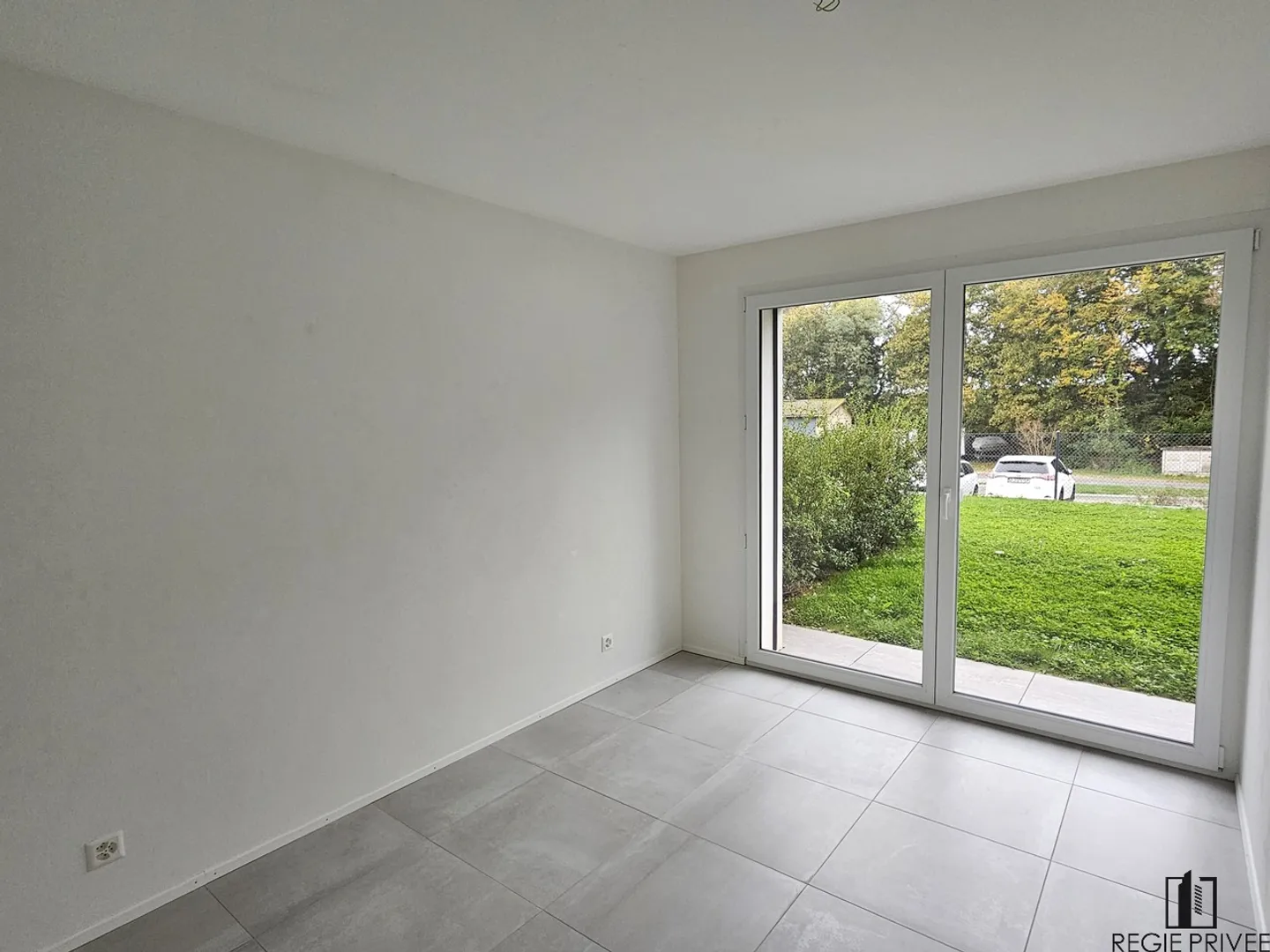 Wohnung mit 4.5 Zimmern im Erdgeschoss mit Garten - Foto 4 von 9