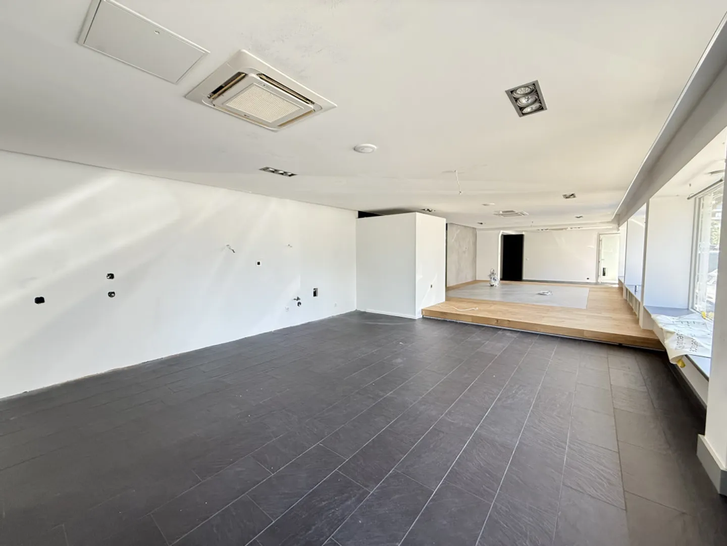 Surface commerciale d'env. 143m2 avec parking - Rte de Vevey 29, 1009 Pully - Photo 3 sur 8