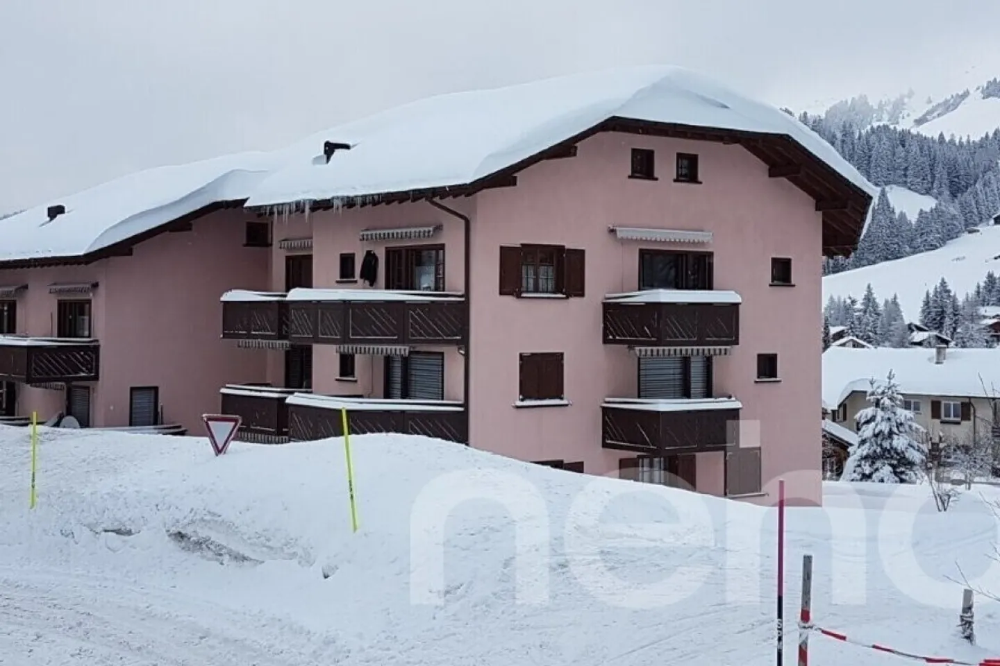 Charming Maisonette Apartment with Ski-in/Ski-out and Mountain View in Parpan - Photo 2 of 12
