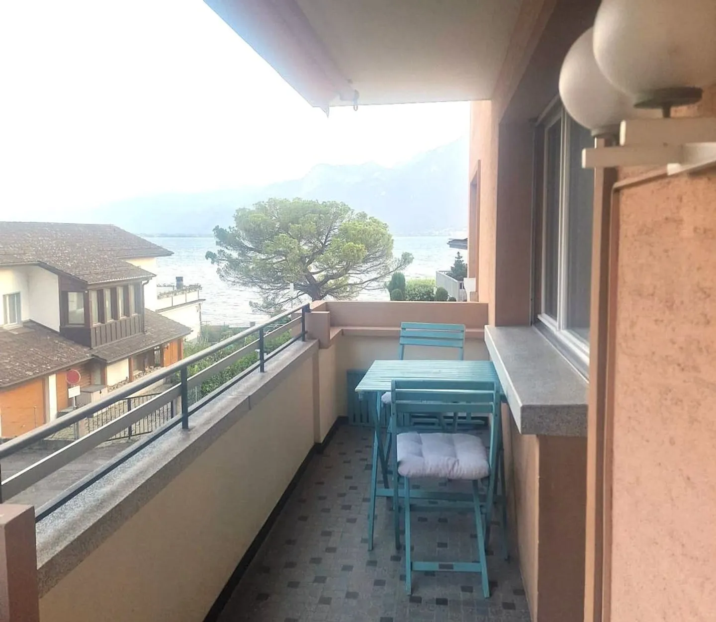 Appartement lumineux avec vue sur le lac - Photo 3 sur 7