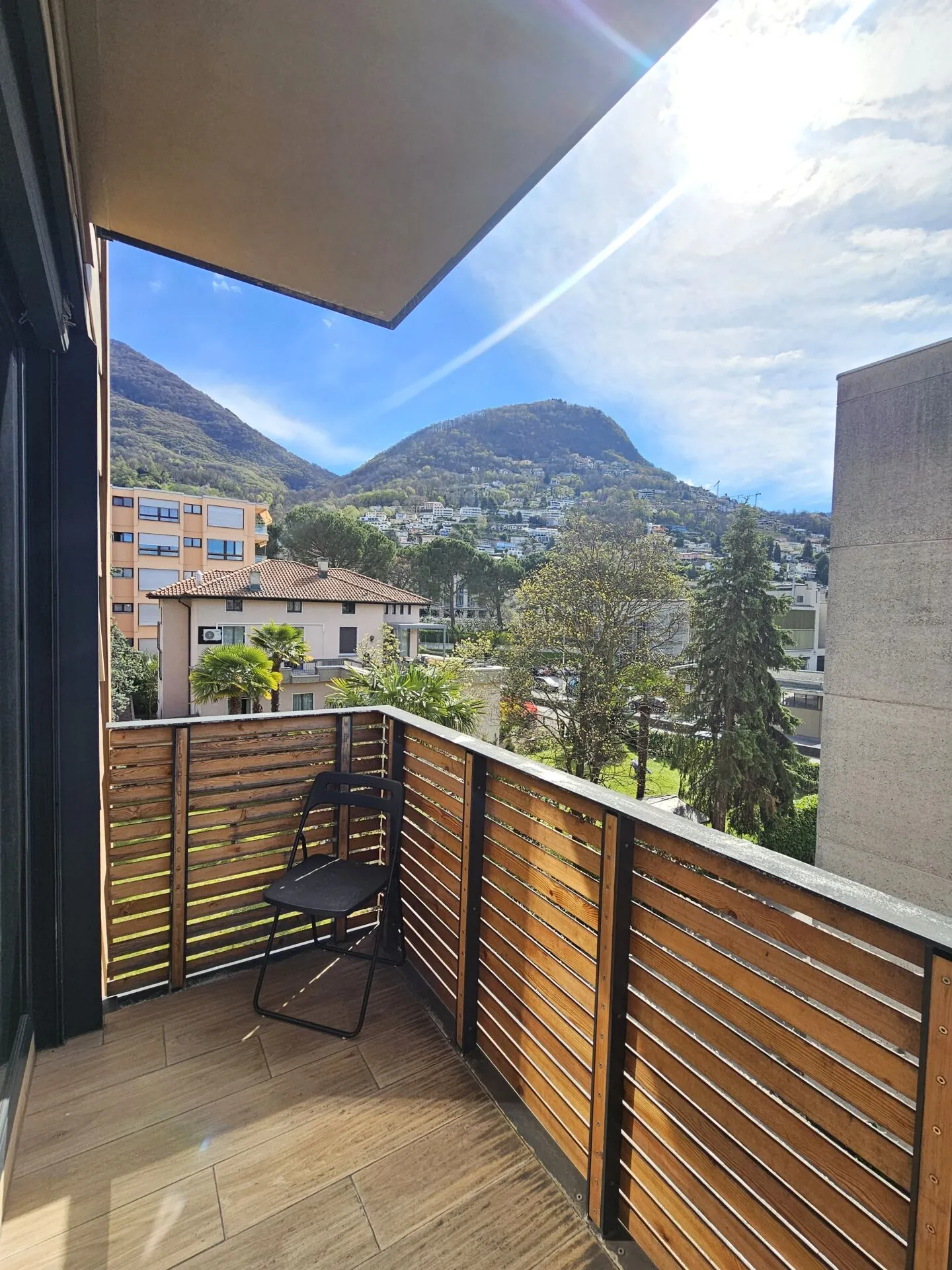 Appartement moderne de 2.5 pièces avec balcon - Photo 2 sur 6