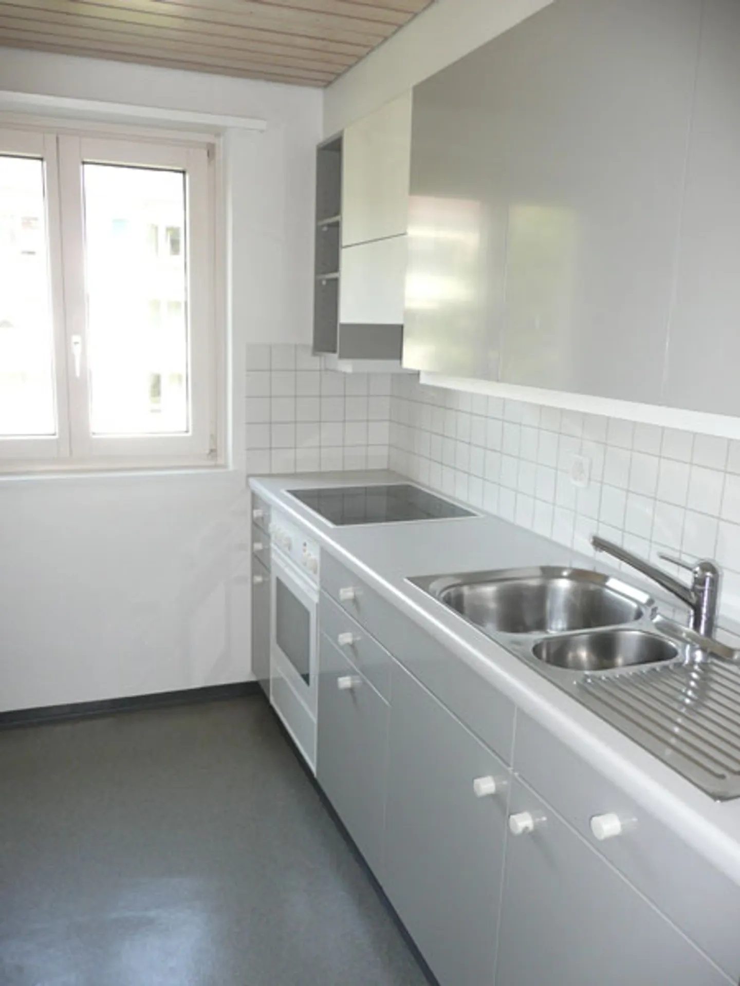 Apartment for rent - Photo 3 of 4