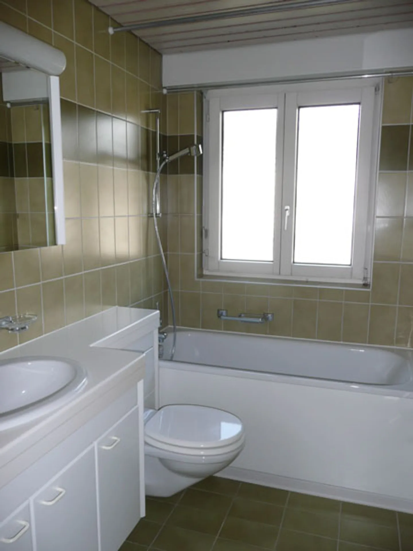 Apartment for rent - Photo 4 of 4