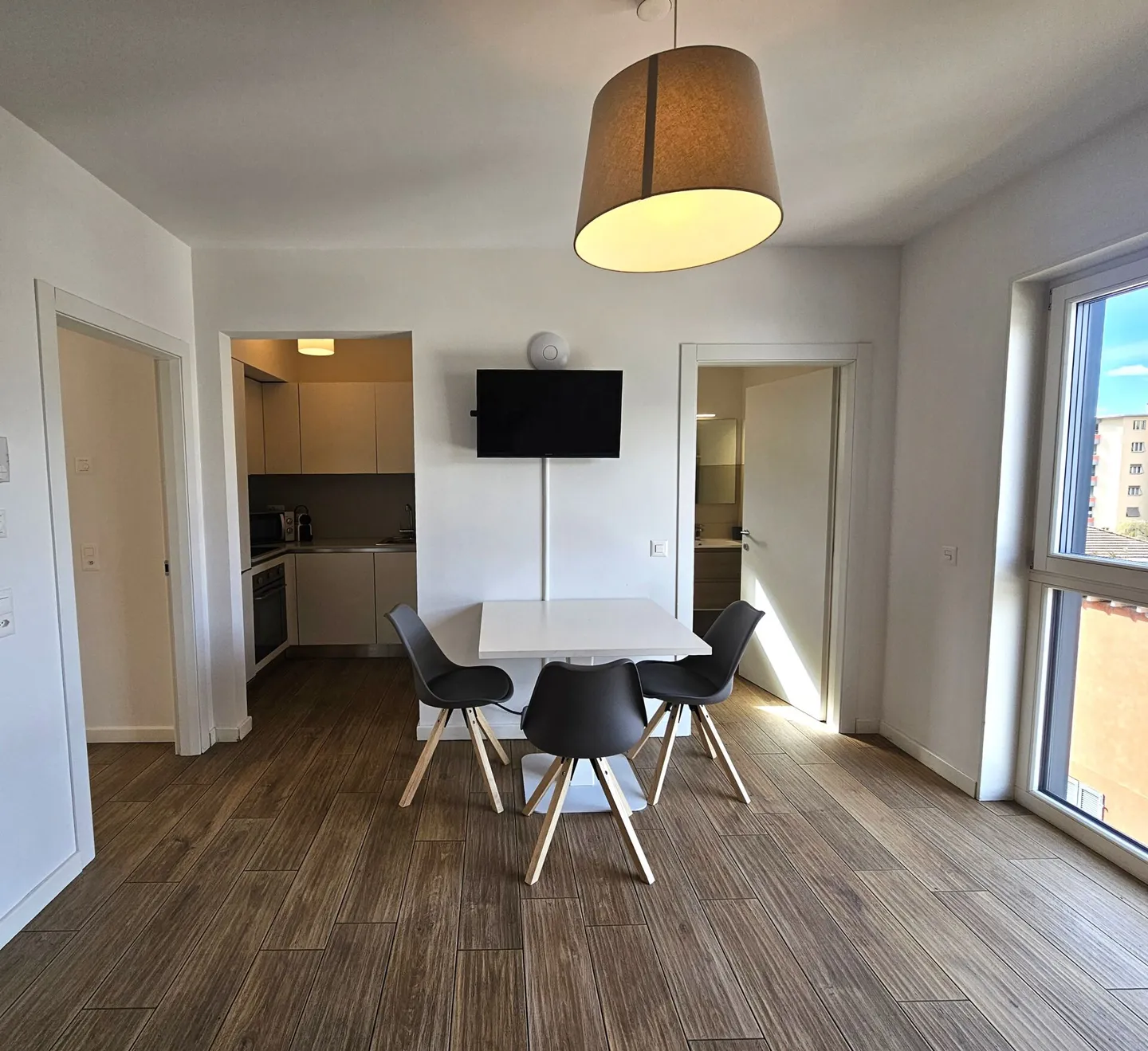 Appartement moderne de 2.5 pièces avec balcon - Photo 1 sur 6