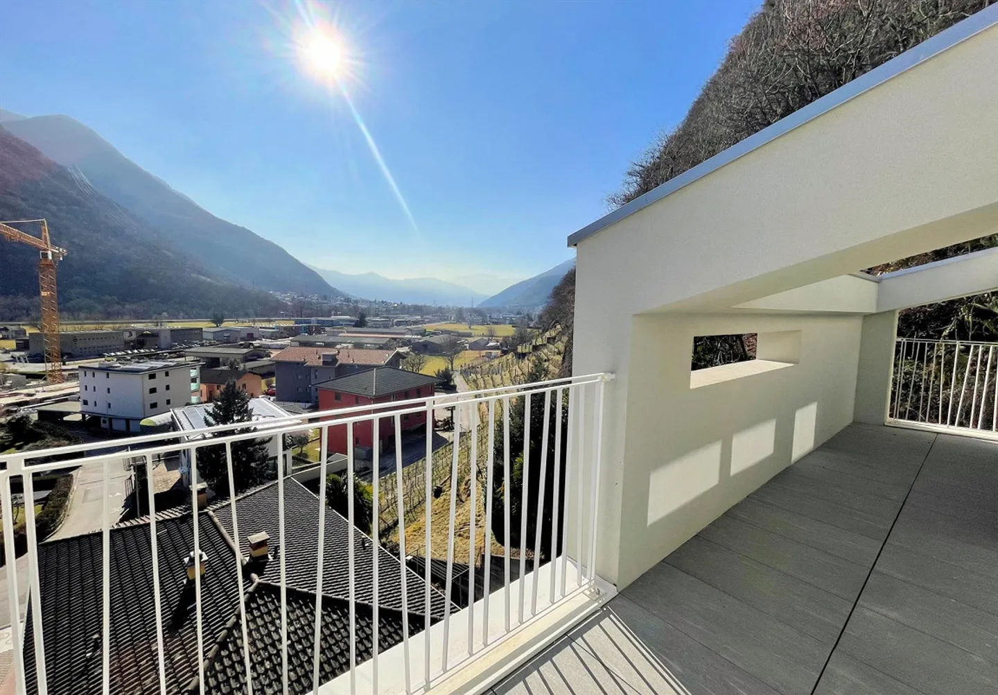 Penthouse apartment in a very quiet and sunny area - Photo 2 of 11