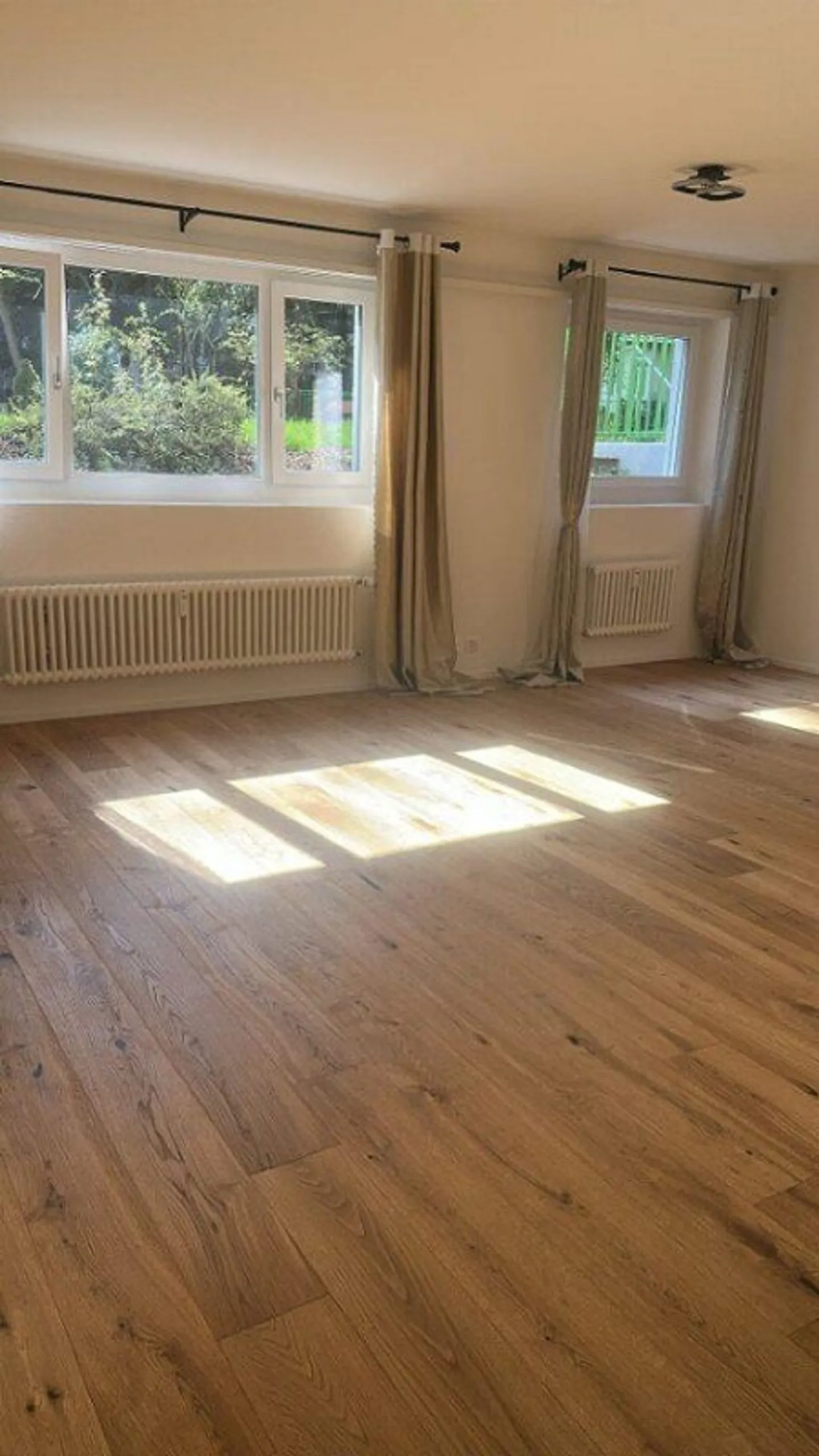 Stylish living in the heart of Basel – Completely renovated 2.5-room apartment - Photo 2 of 8