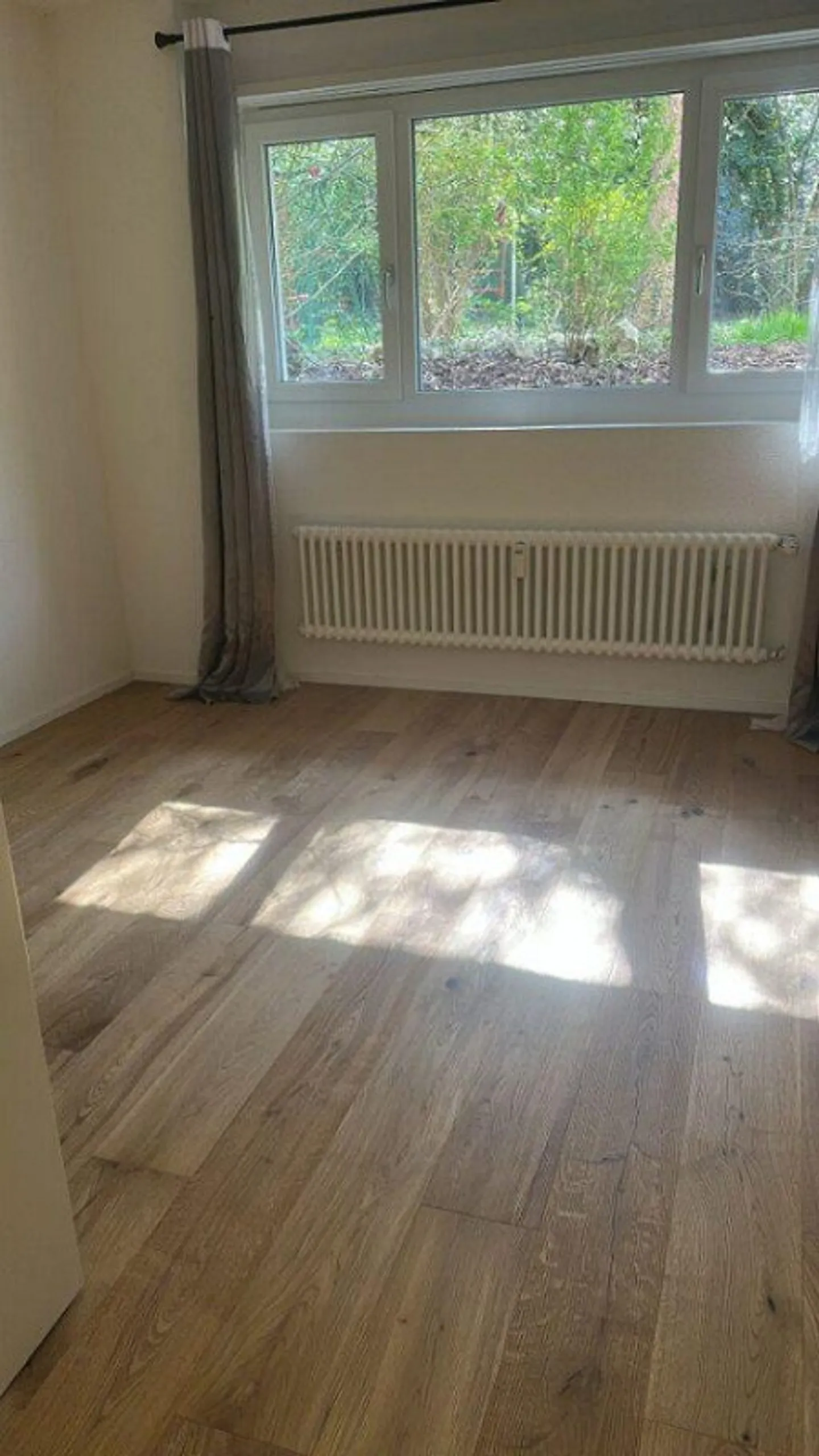 Stylish living in the heart of Basel – Completely renovated 2.5-room apartment - Photo 3 of 8